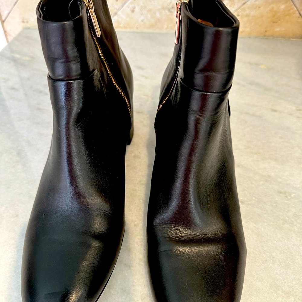 TARYN ROSE CAMILLE BOOTS 8 1/2 B